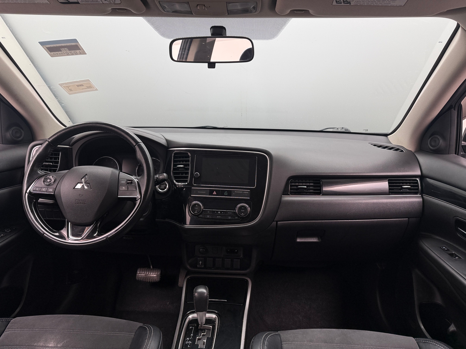 Thumbnail: 2019 Mitsubishi Outlander - 3