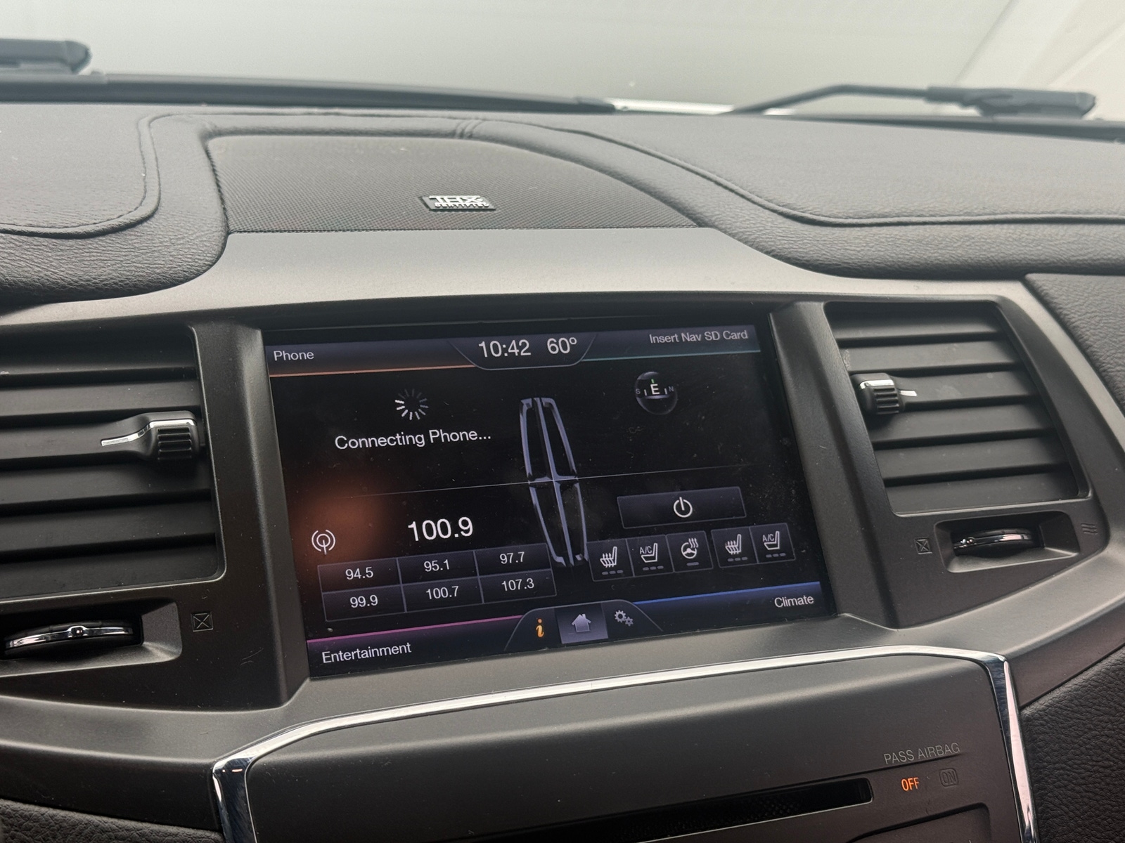 Thumbnail: 2013 Lincoln MKS - 3
