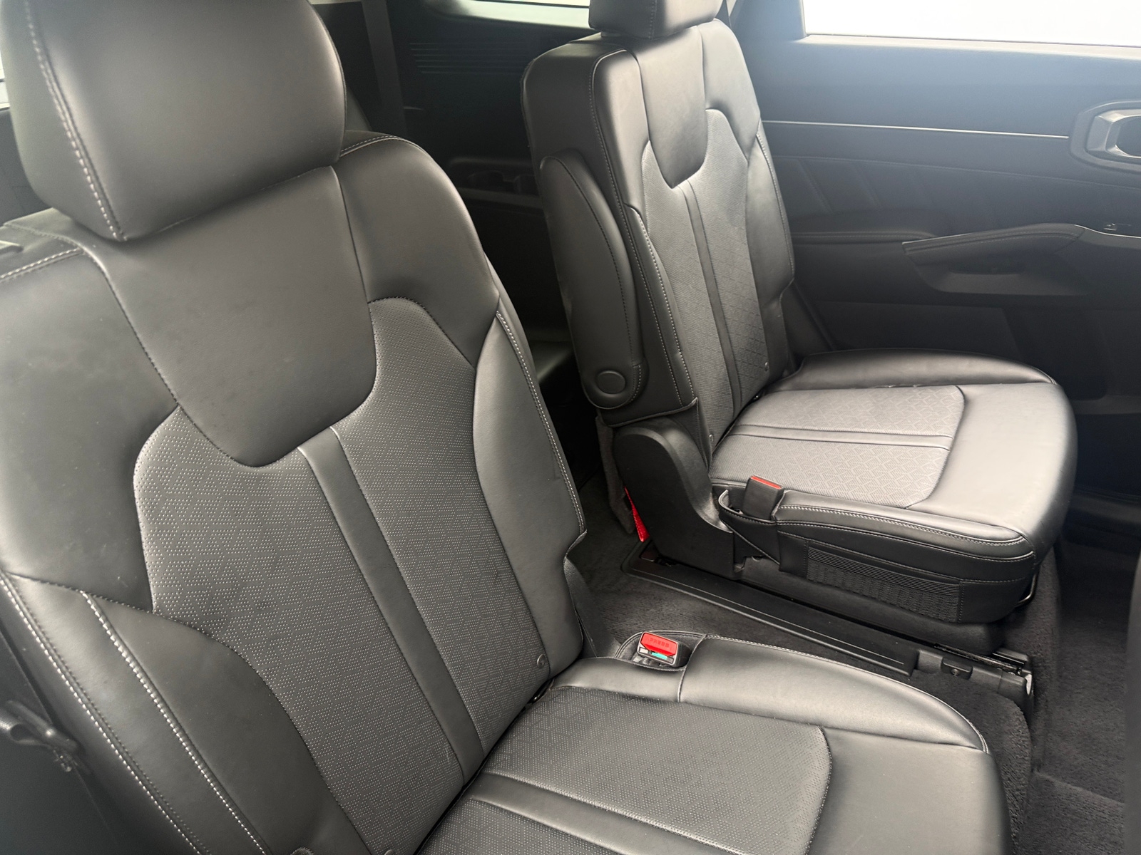 Thumbnail: 2023 Kia Sorento - 5