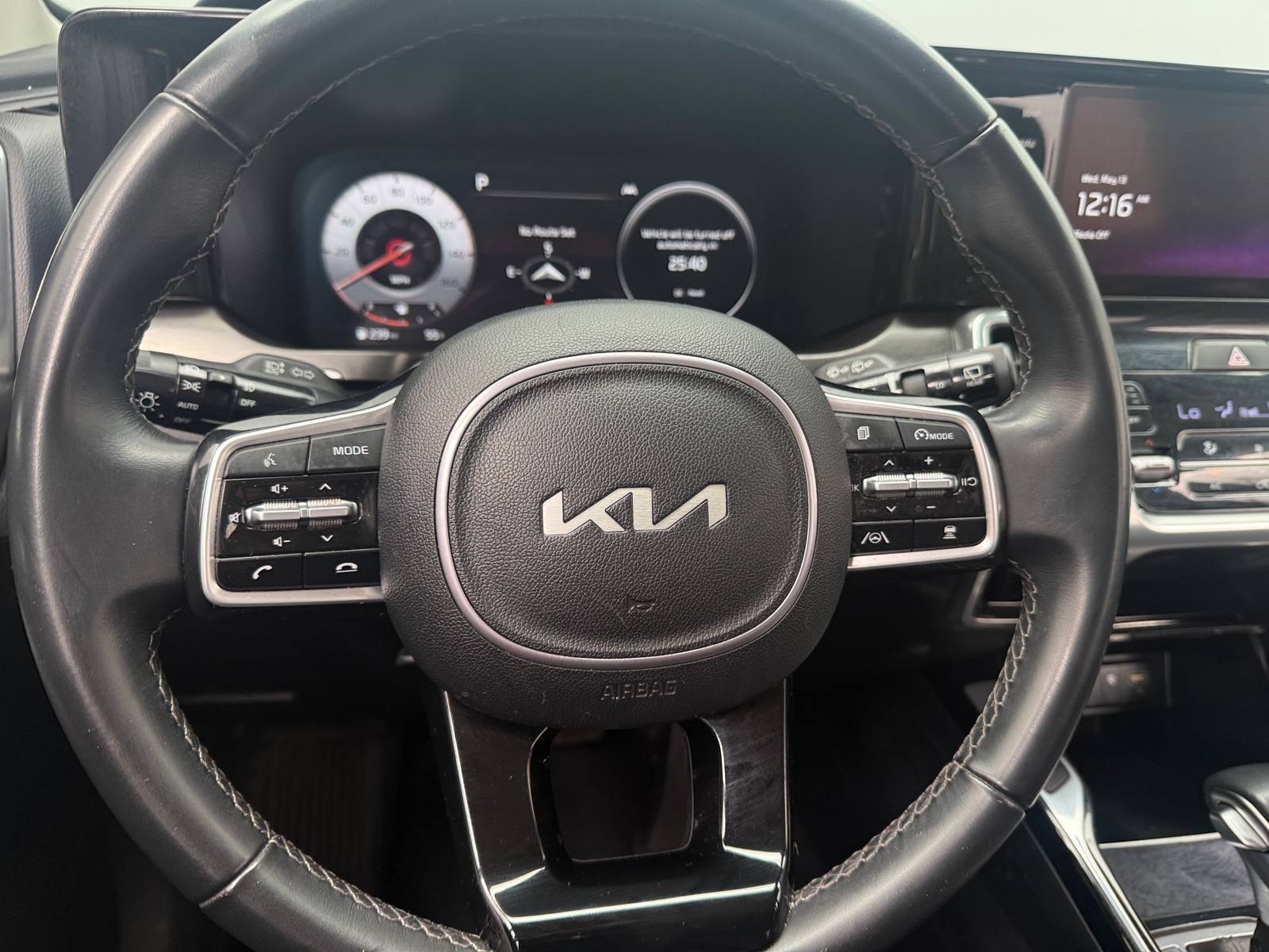 Thumbnail: 2023 Kia Sorento - 4