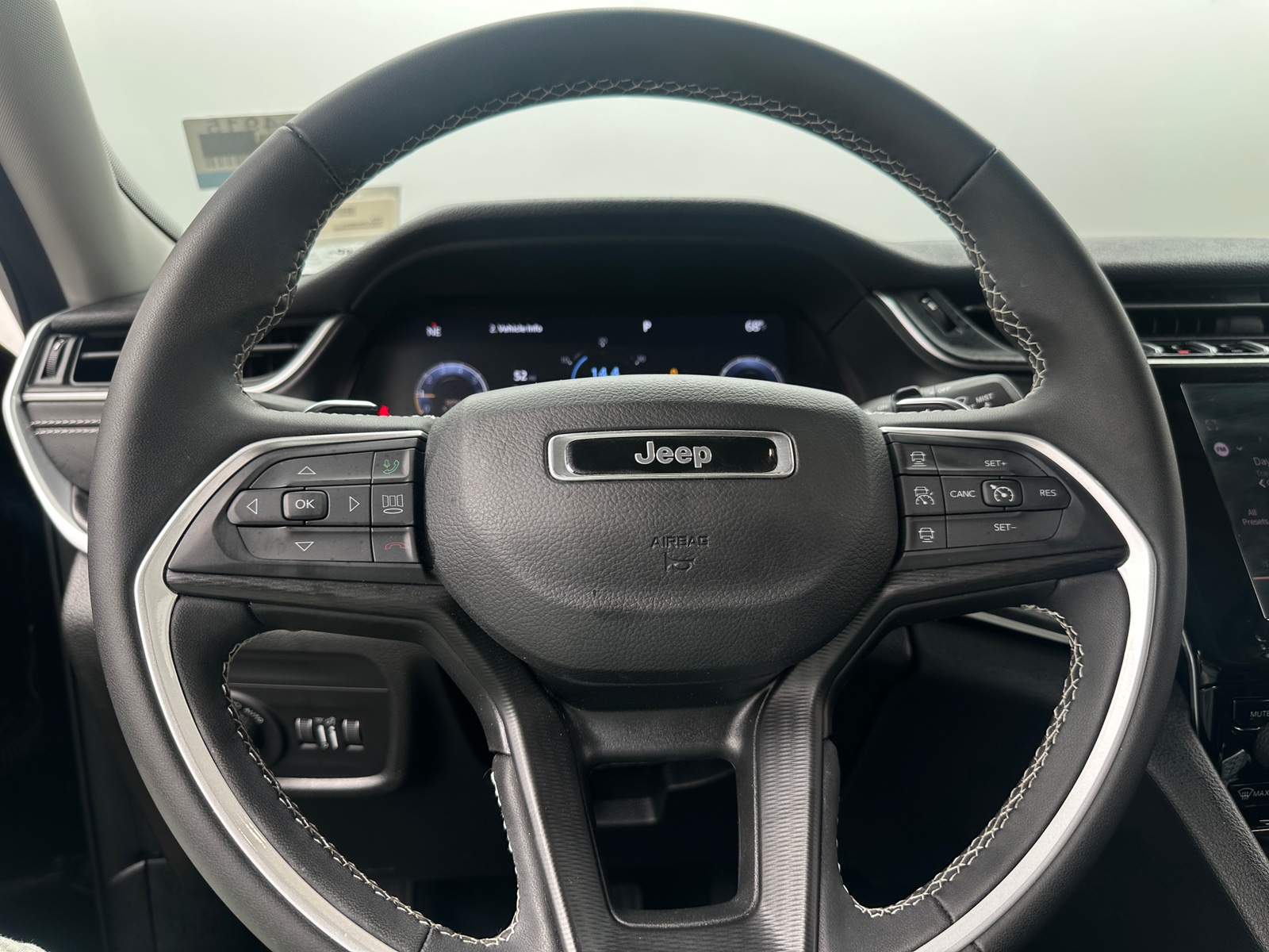 Thumbnail: 2024 Jeep Grand Cherokee L - 5