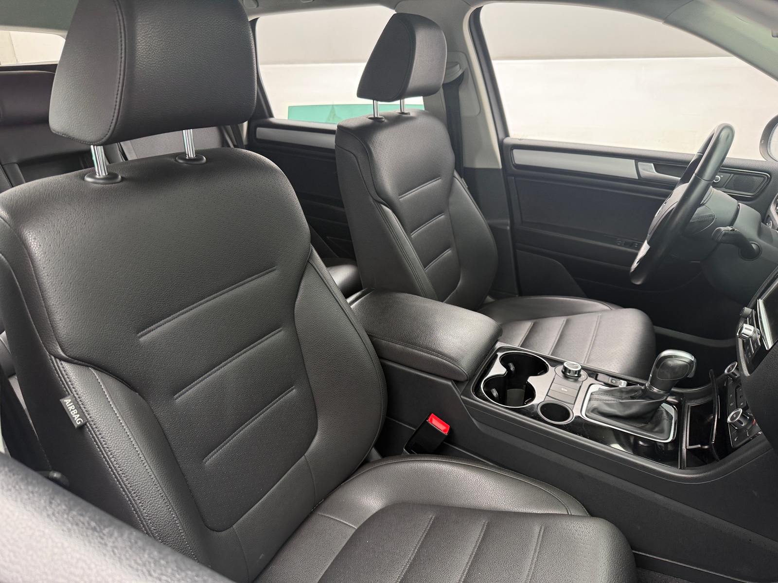 Thumbnail: 2014 Volkswagen Touareg - 2