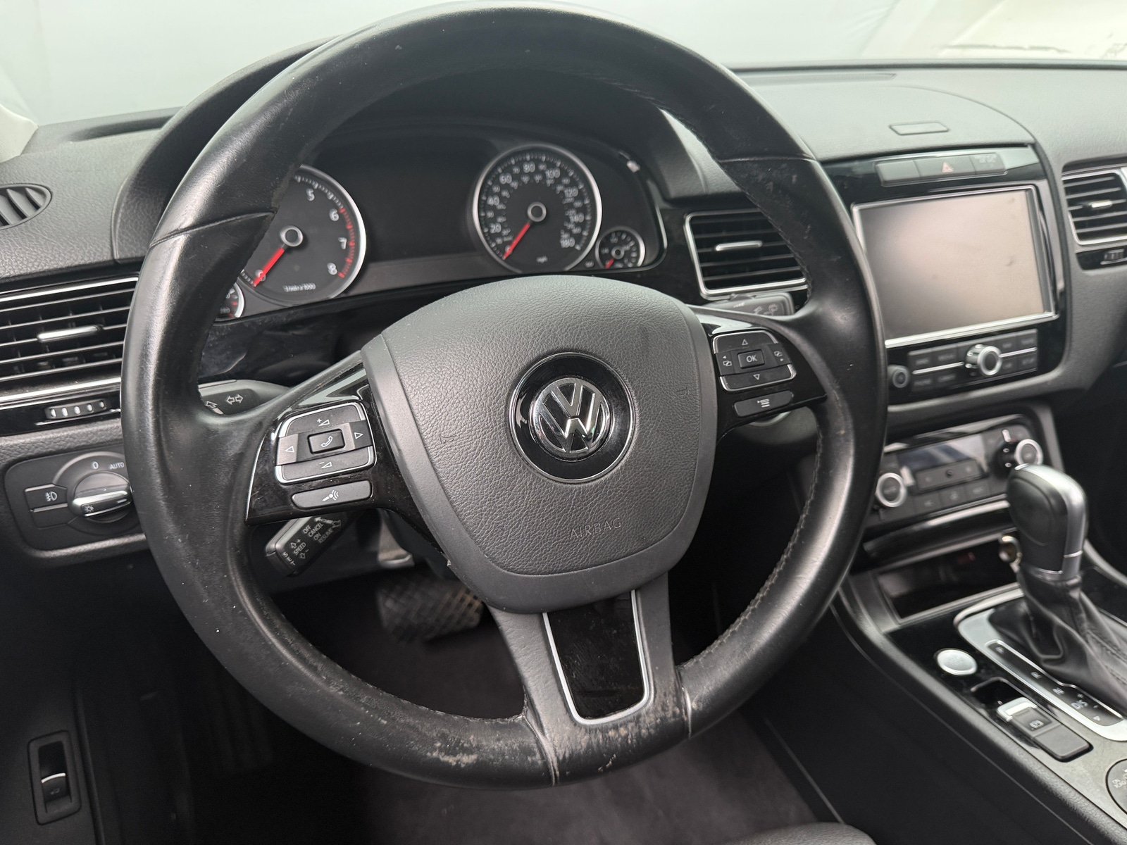 Thumbnail: 2014 Volkswagen Touareg - 5
