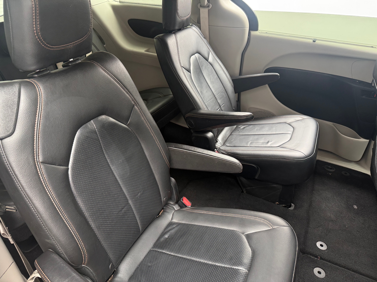 Thumbnail: 2018 Chrysler Pacifica - 5