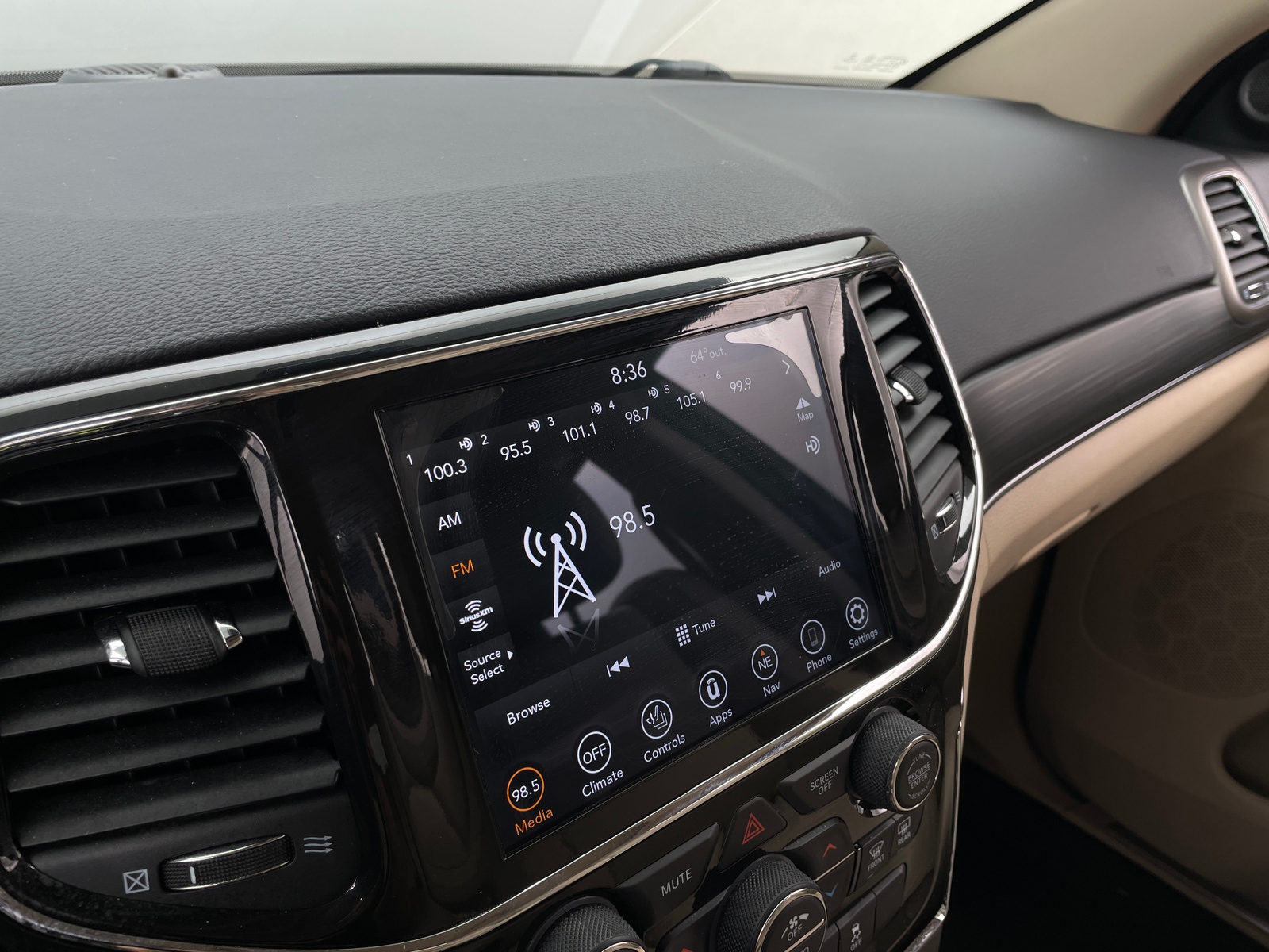Thumbnail: 2021 Jeep Grand Cherokee - 3