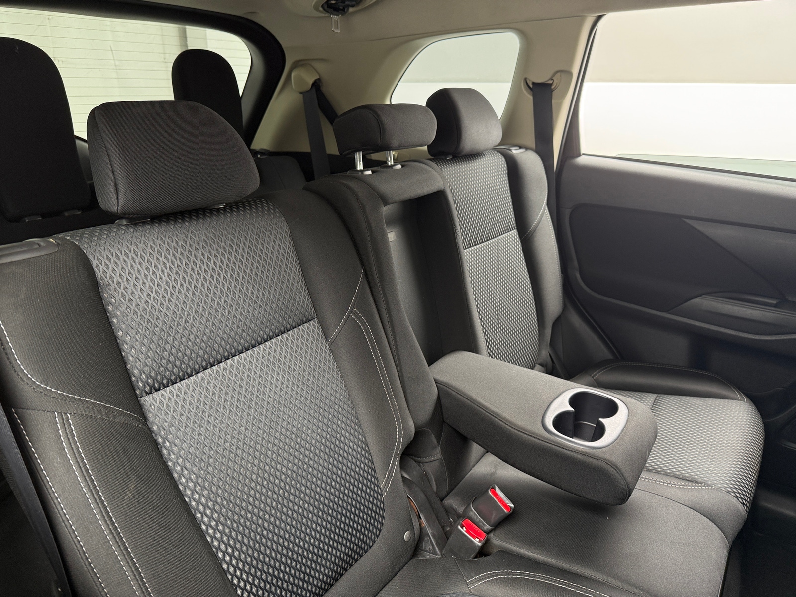 Thumbnail: 2020 Mitsubishi Outlander - 6