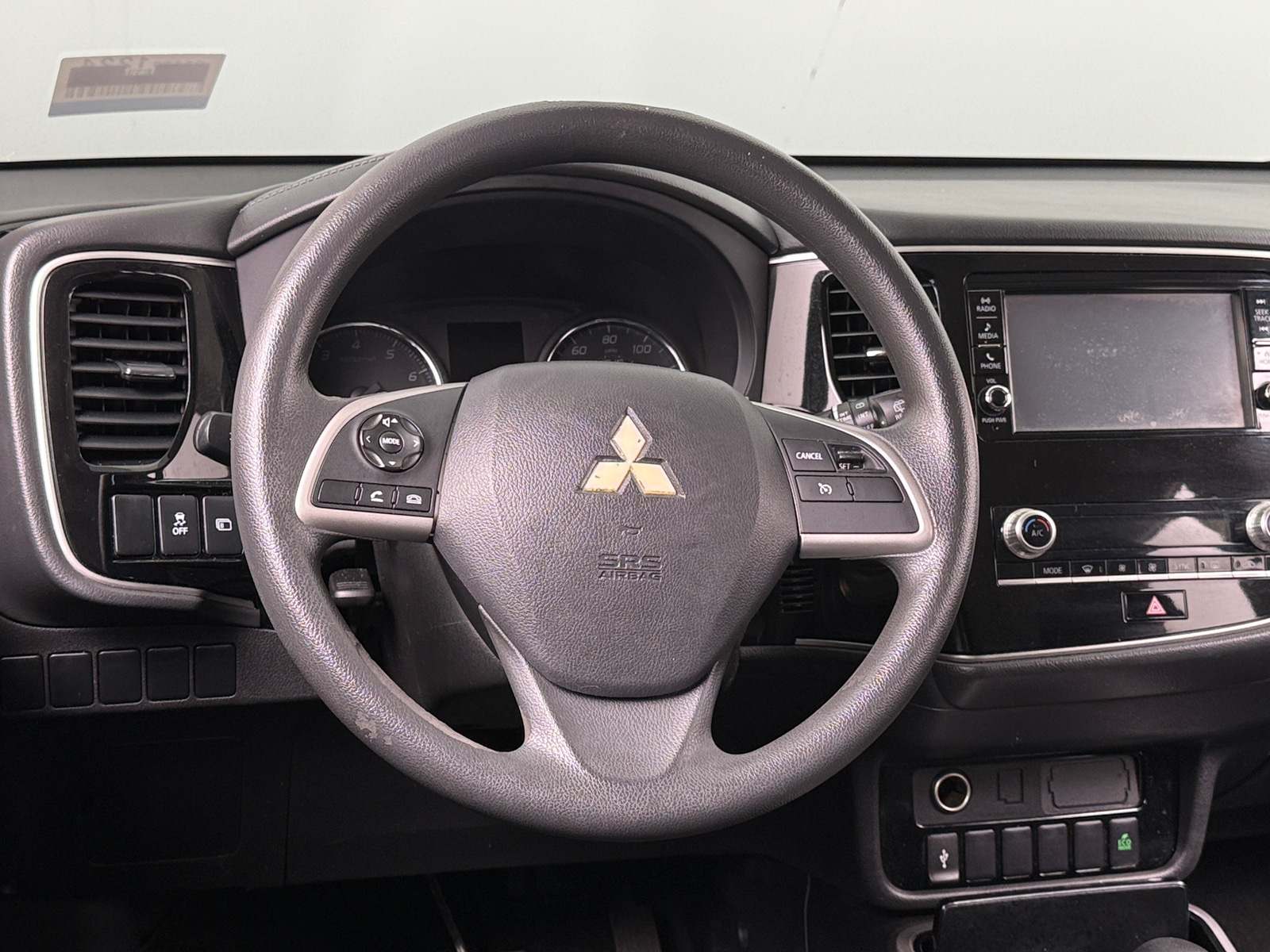 Thumbnail: 2020 Mitsubishi Outlander - 5