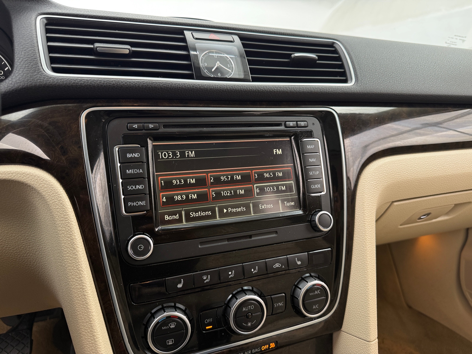 Thumbnail: 2014 Volkswagen Passat - 3