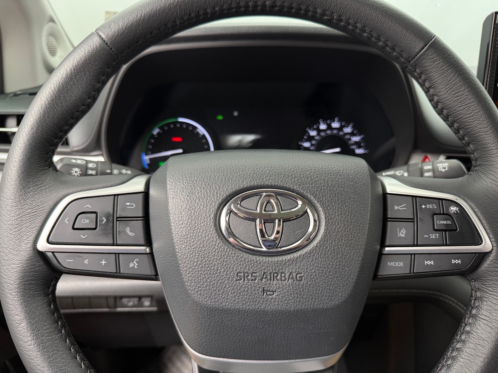 Thumbnail: 2025 Toyota Sienna - 4