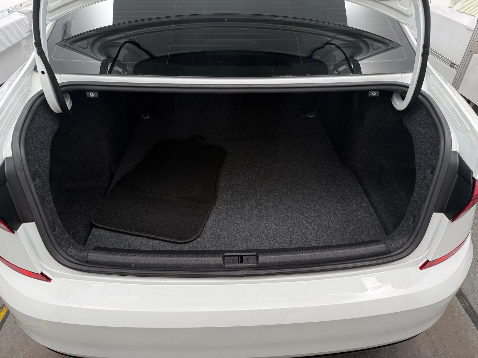 Thumbnail: 2021 Volkswagen Passat - 6