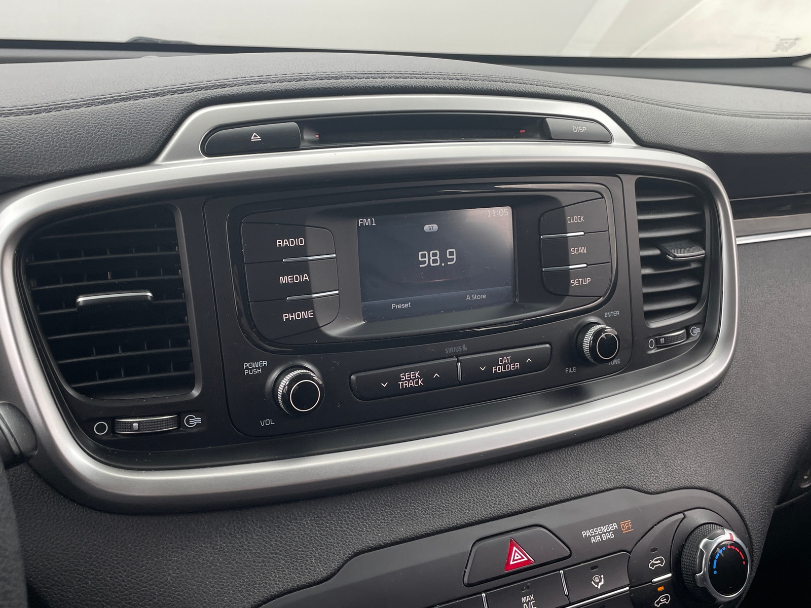 Thumbnail: 2017 Kia Sorento - 4