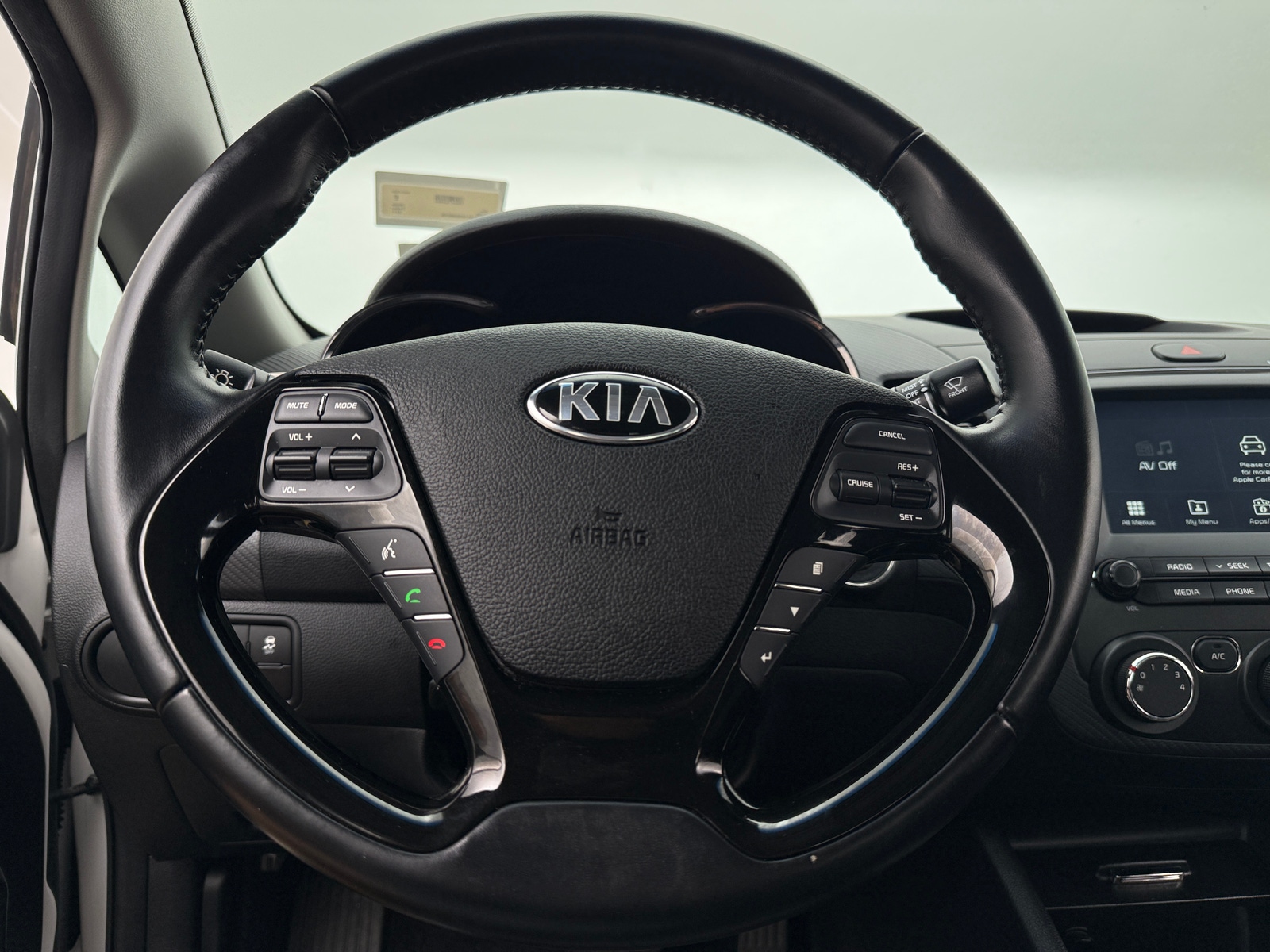 Thumbnail: 2017 Kia Forte - 5