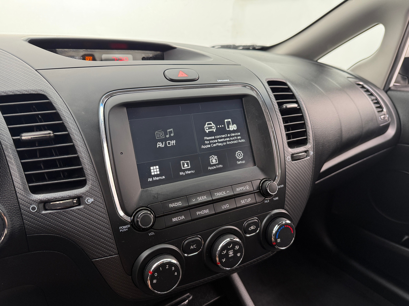 Thumbnail: 2017 Kia Forte - 4