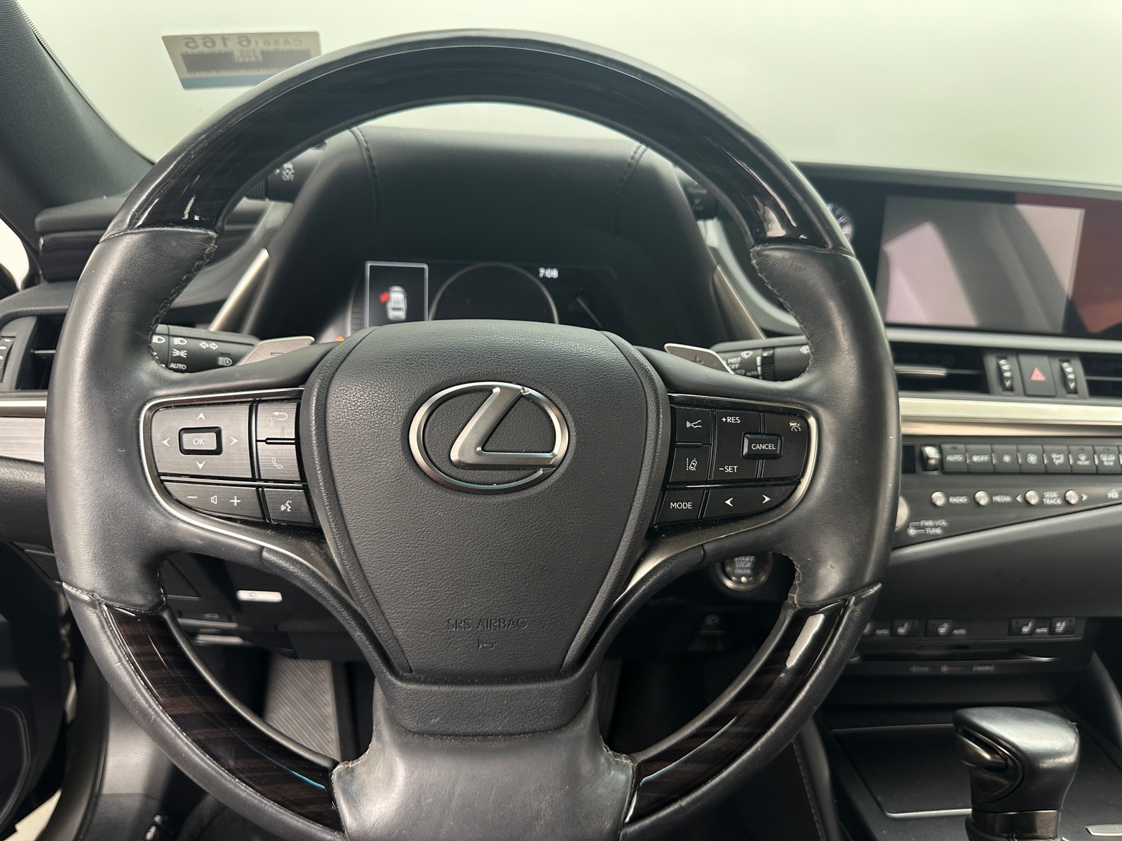 Thumbnail: 2021 Lexus ES - 4