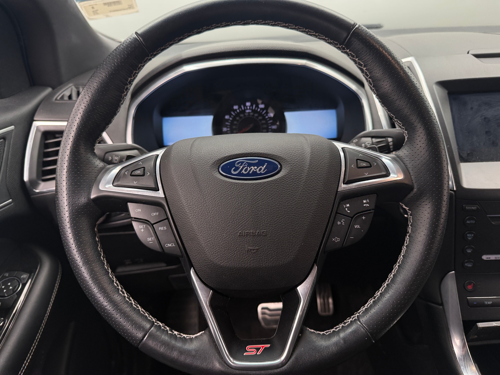 Thumbnail: 2019 Ford Edge - 4