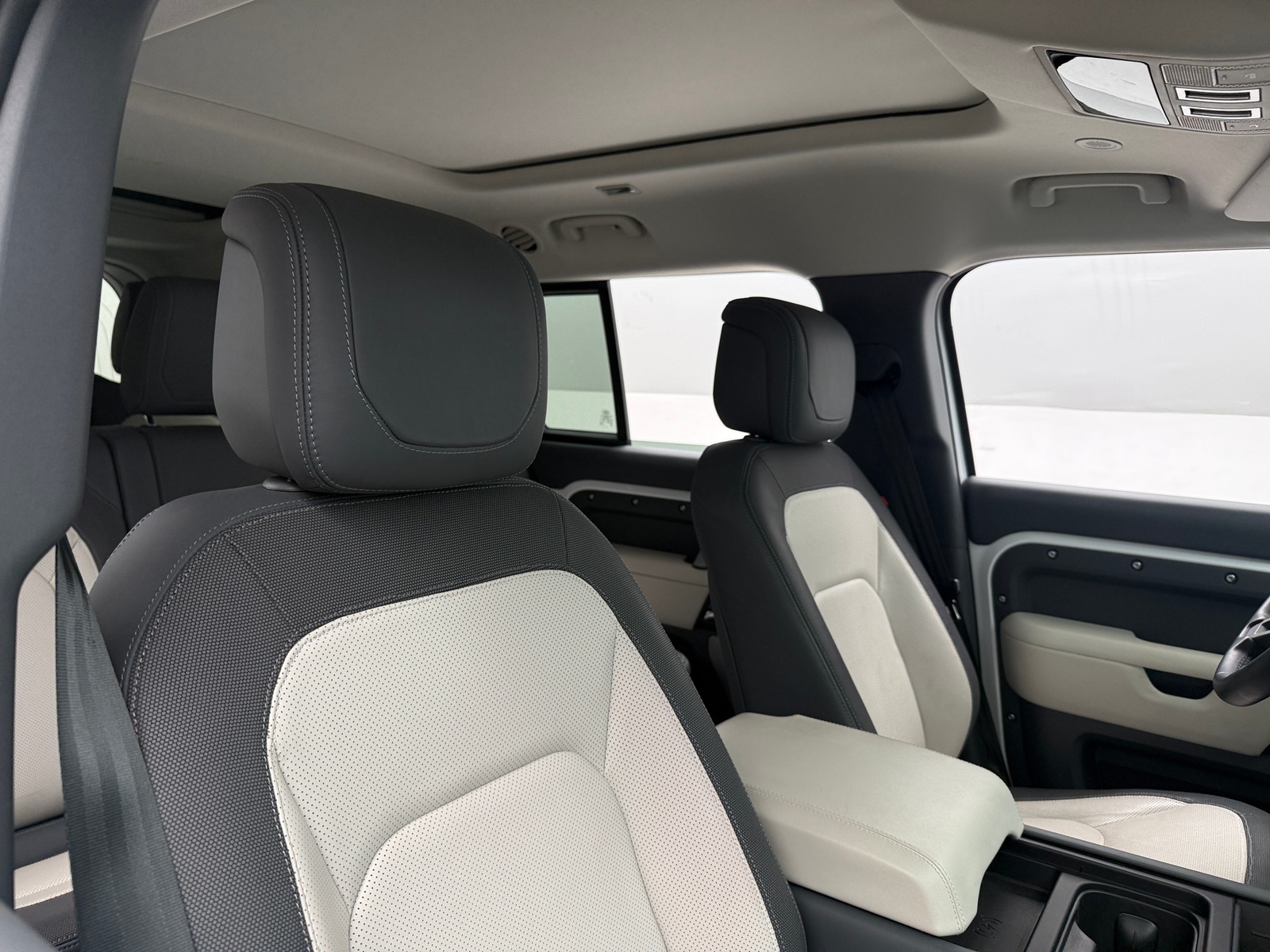 Thumbnail: 2024 Land Rover Defender - 2