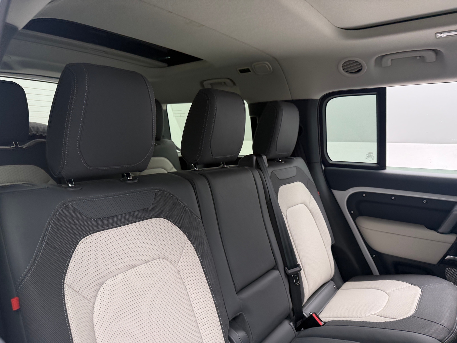 Thumbnail: 2024 Land Rover Defender - 6