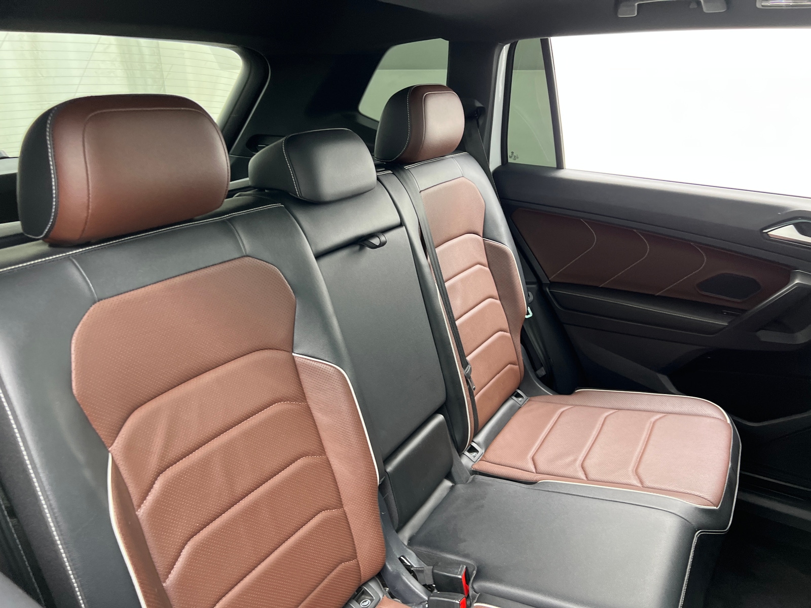 Thumbnail: 2022 Volkswagen Tiguan - 5