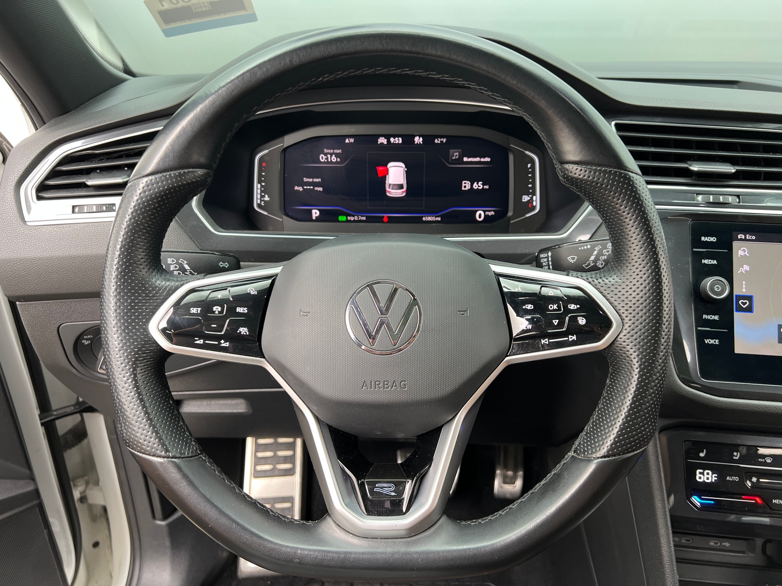 Thumbnail: 2022 Volkswagen Tiguan - 4
