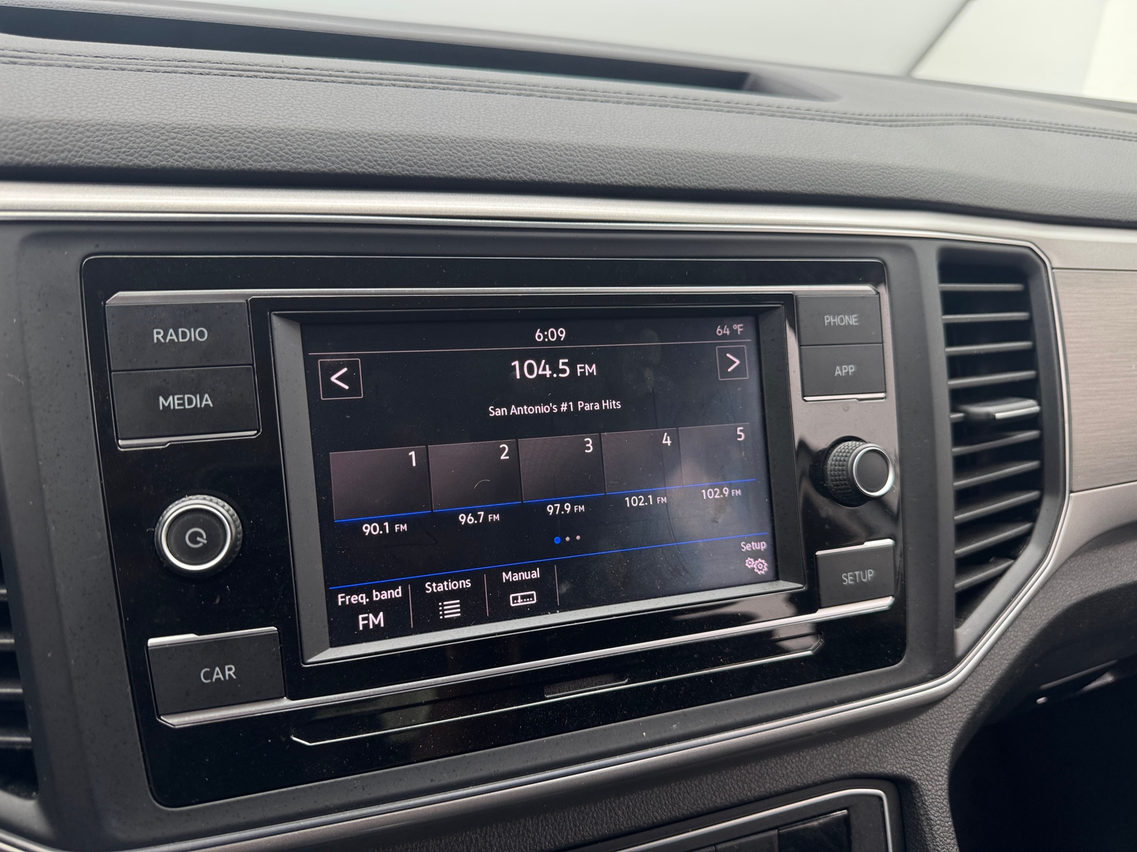 Thumbnail: 2018 Volkswagen Atlas - 4