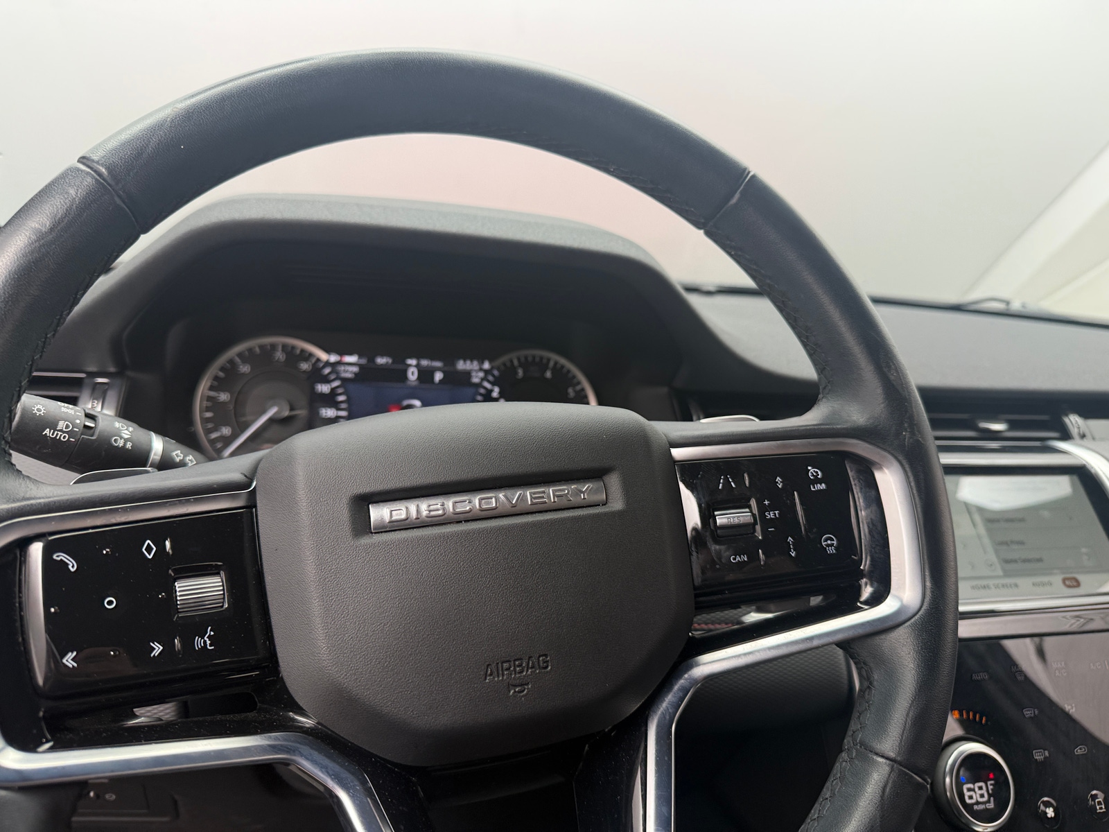 Thumbnail: 2023 Land Rover Discovery Sport - 4