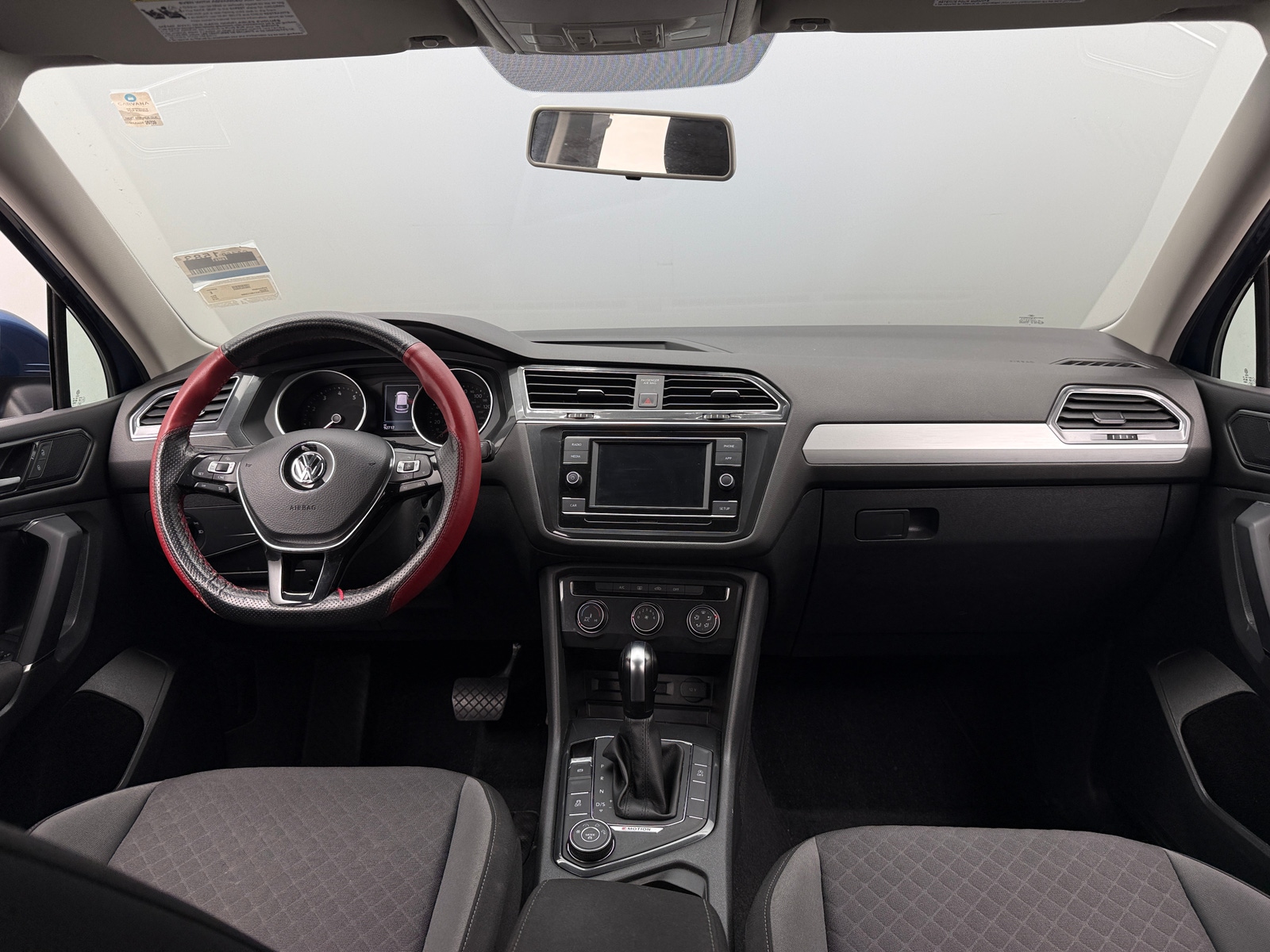 Thumbnail: 2018 Volkswagen Tiguan - 3