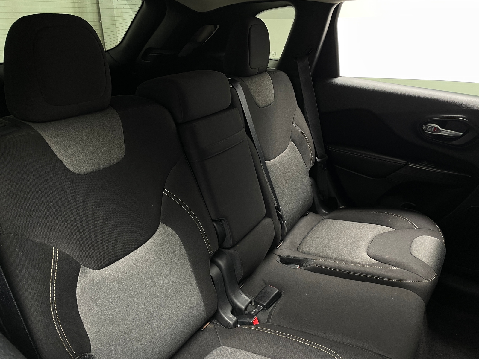 Thumbnail: 2016 Jeep Cherokee - 6
