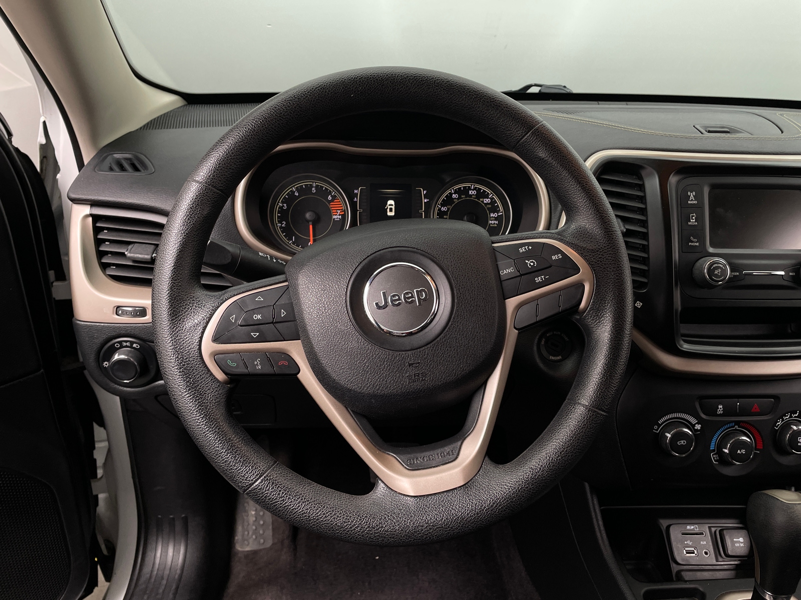 Thumbnail: 2016 Jeep Cherokee - 5
