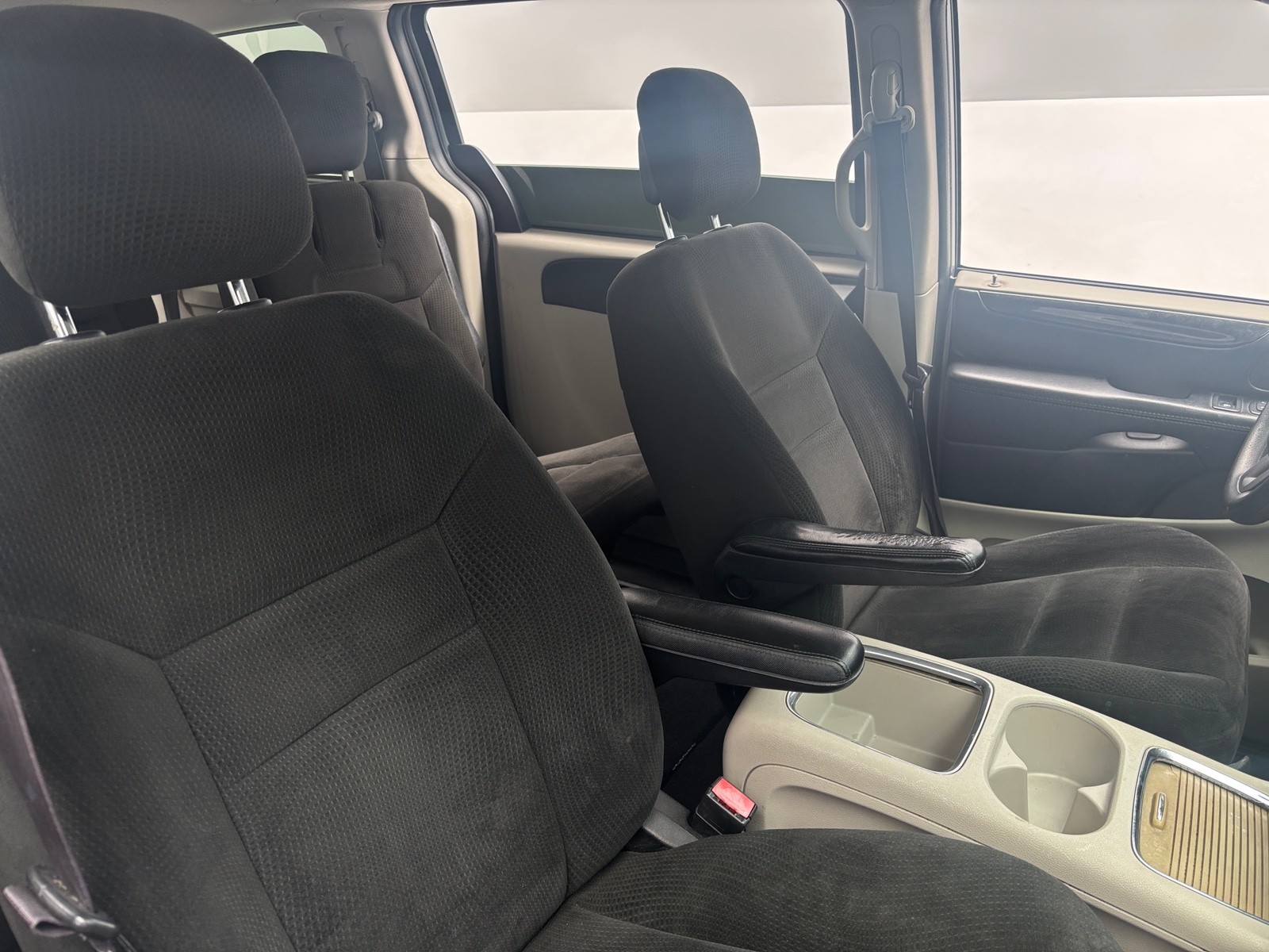 Thumbnail: 2016 Dodge Grand Caravan - 2