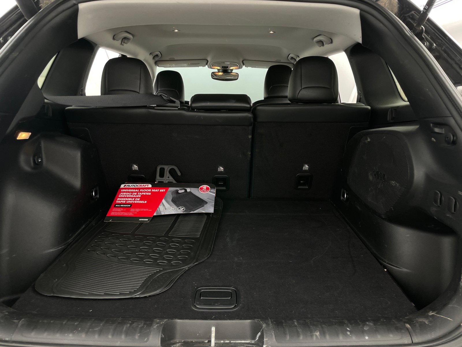 Thumbnail: 2019 Jeep Cherokee - 6