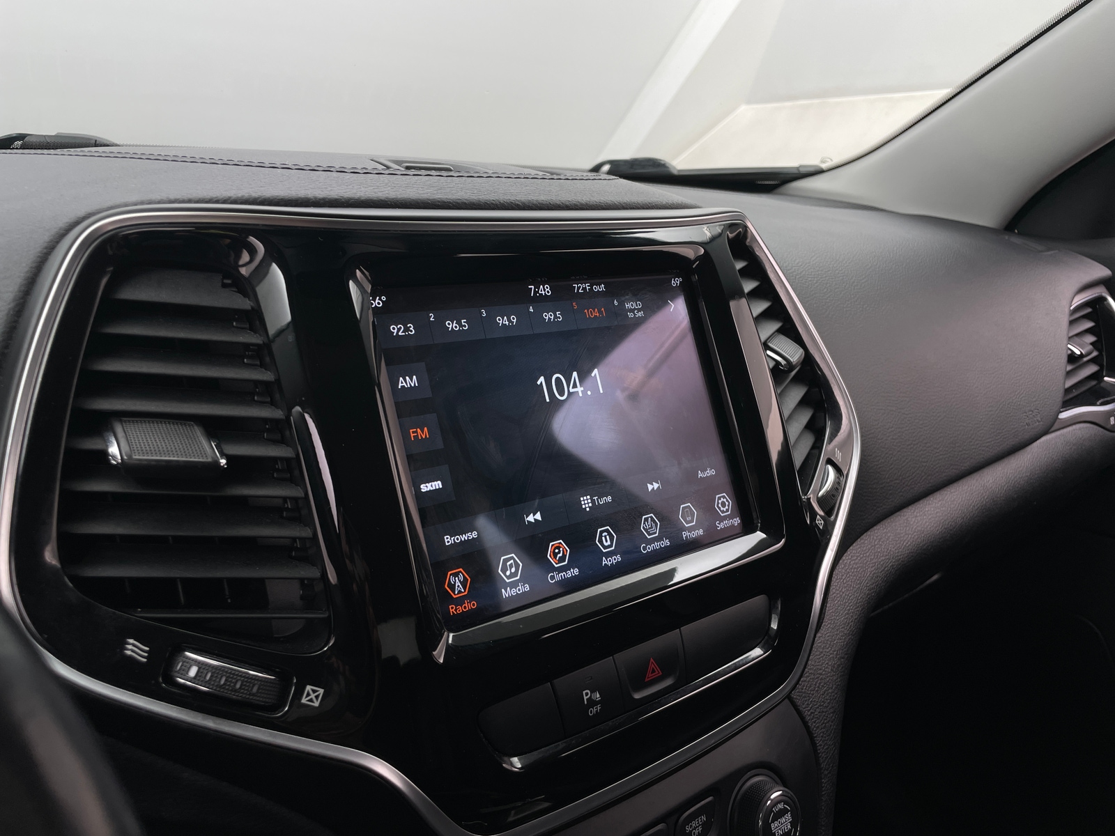 Thumbnail: 2019 Jeep Cherokee - 3