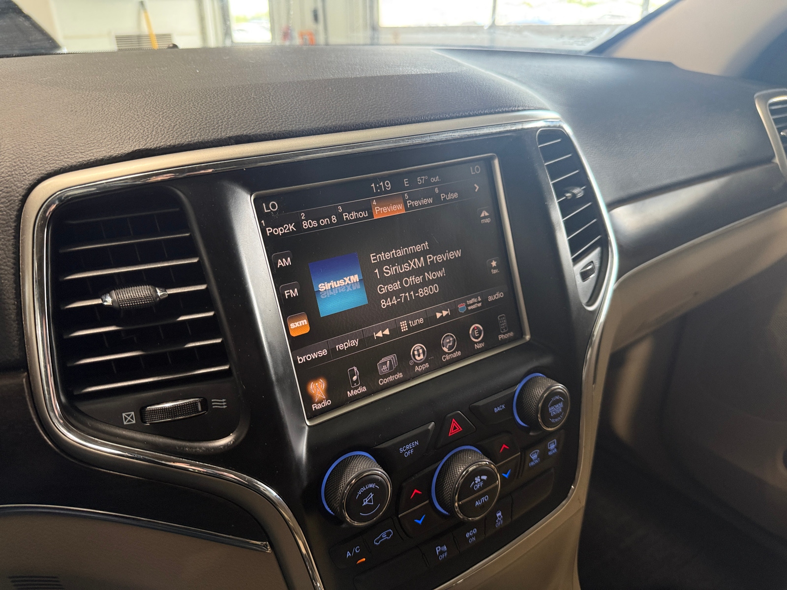 Thumbnail: 2015 Jeep Grand Cherokee - 3