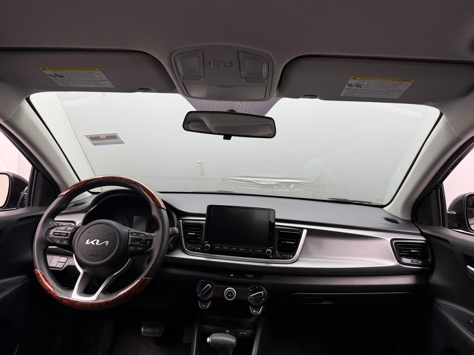 Thumbnail: 2023 Kia Rio - 3