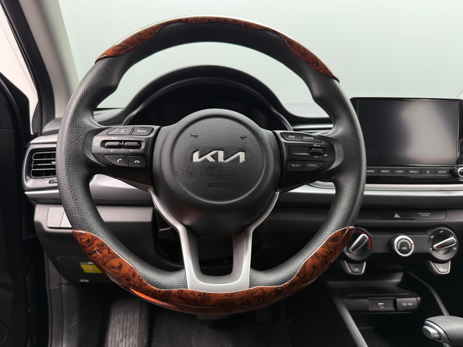Thumbnail: 2023 Kia Rio - 5