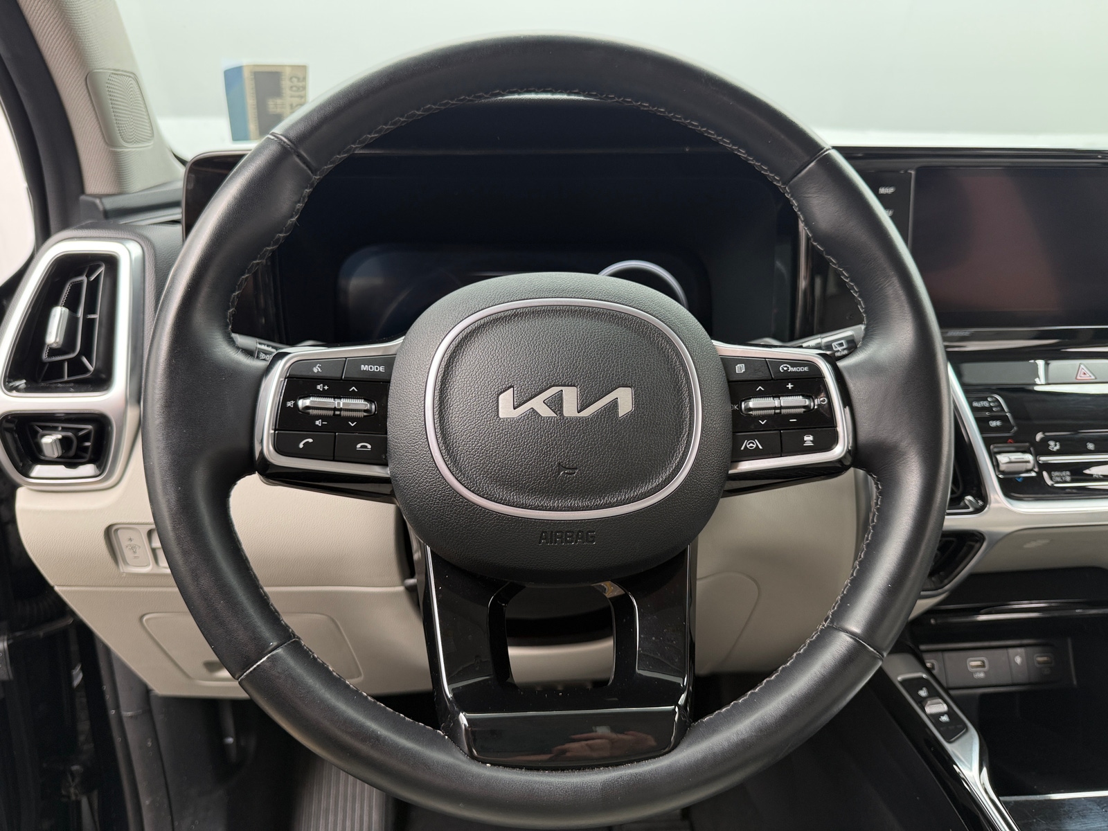 Thumbnail: 2023 Kia Sorento - 4