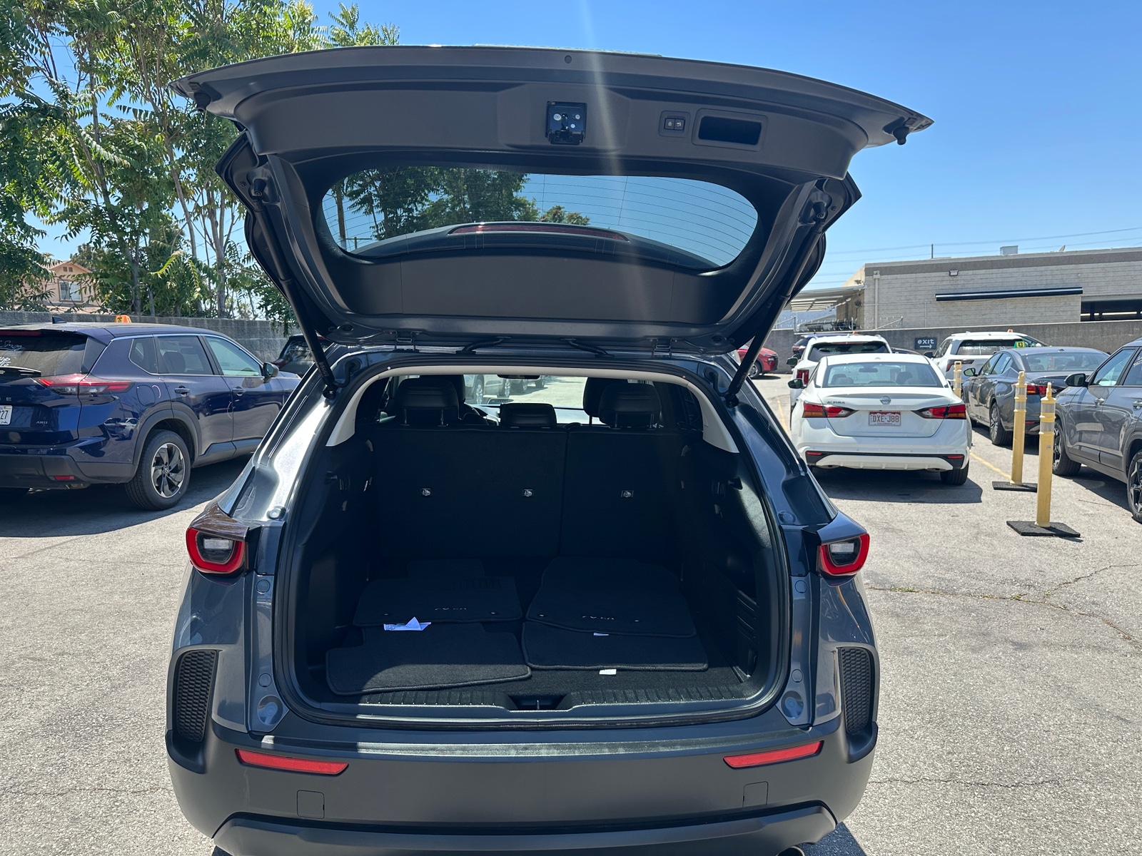 Thumbnail: 2025 Mazda CX-50 - 6