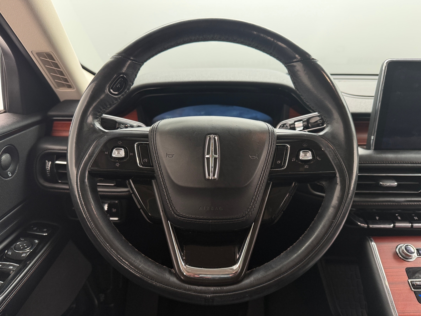 Thumbnail: 2022 Lincoln Aviator - 4