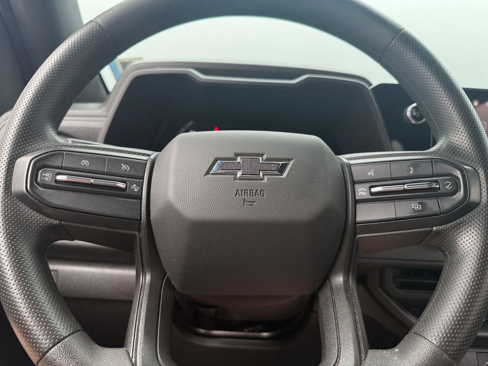 Thumbnail: 2023 Chevrolet Colorado - 5