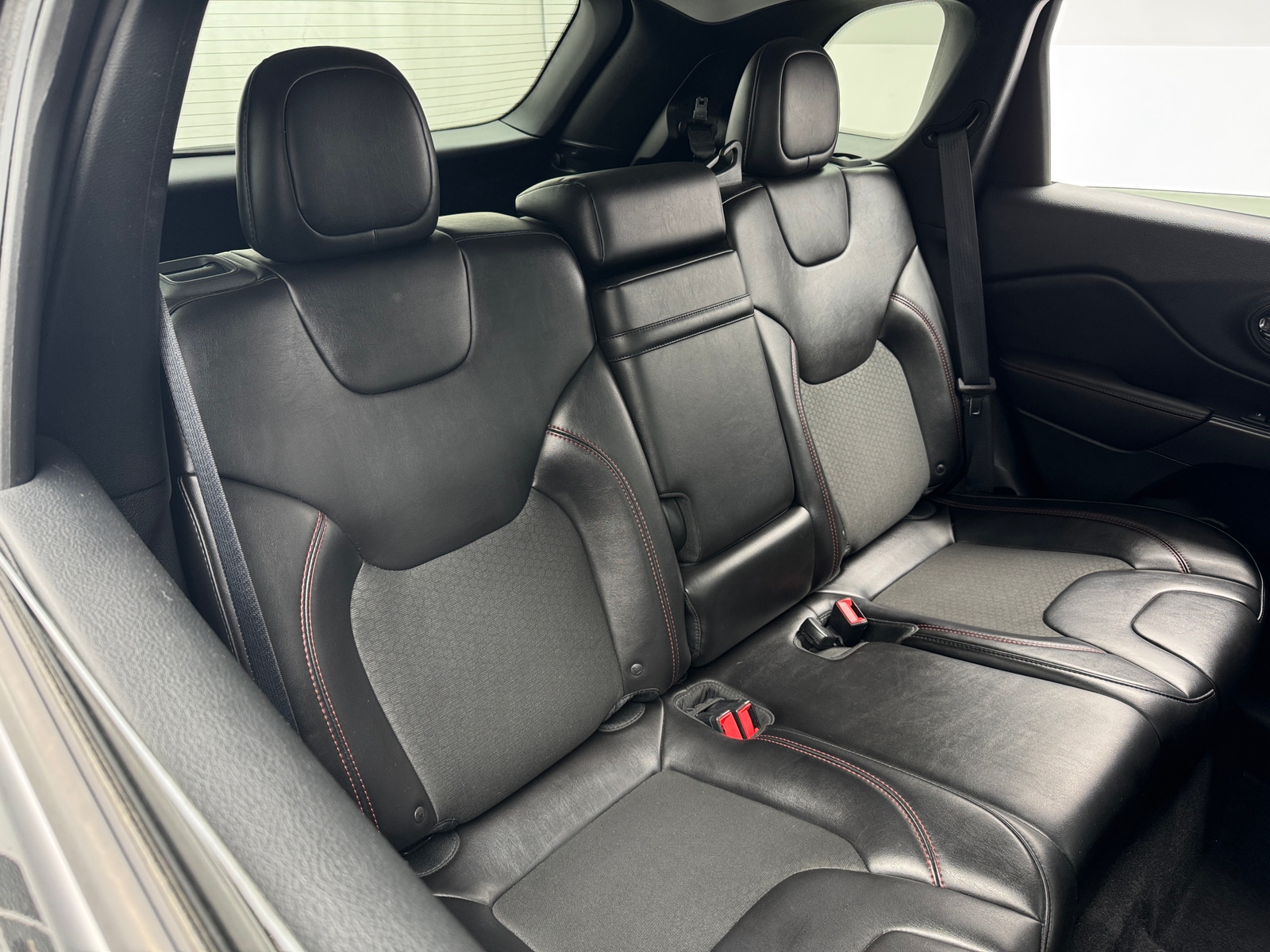 Thumbnail: 2019 Jeep Cherokee - 6