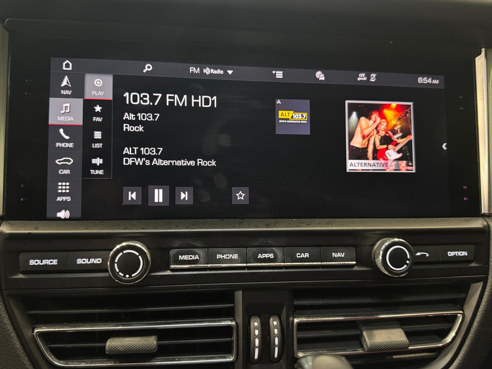 Thumbnail: 2019 Porsche Macan - 3