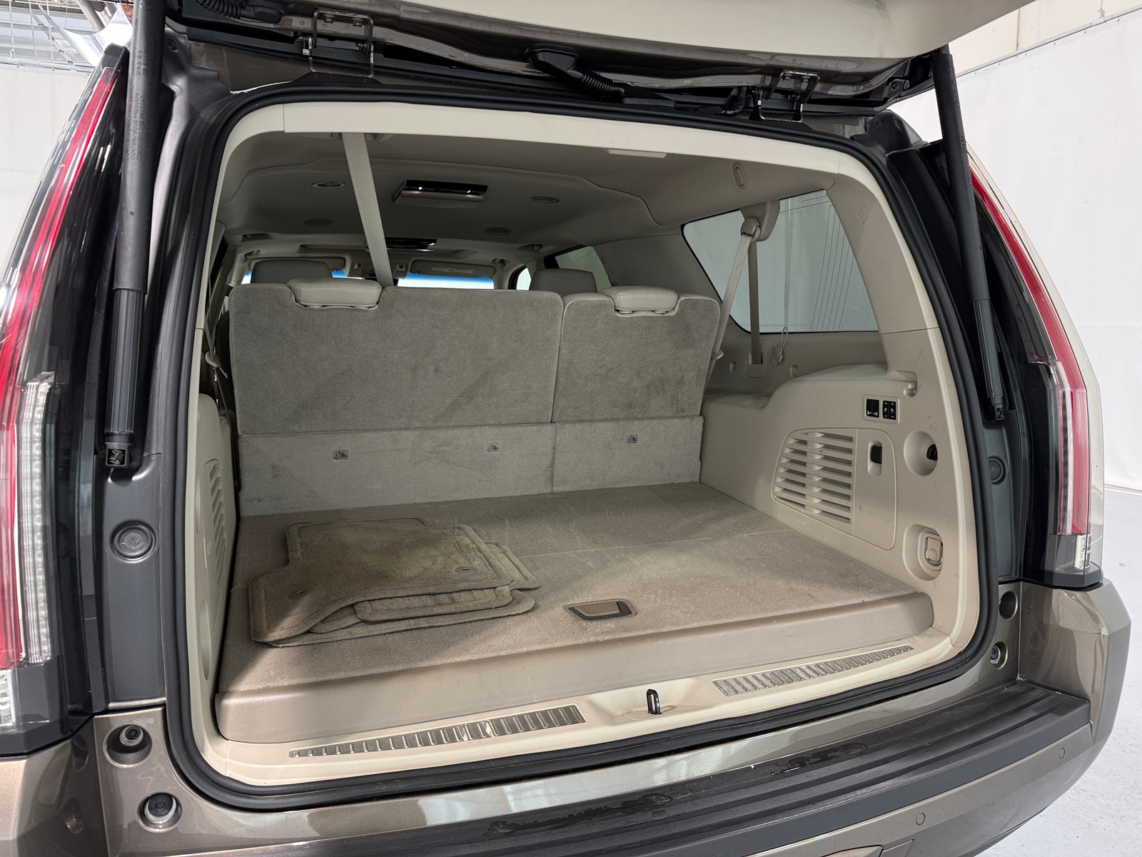 Thumbnail: 2015 Cadillac Escalade - 6
