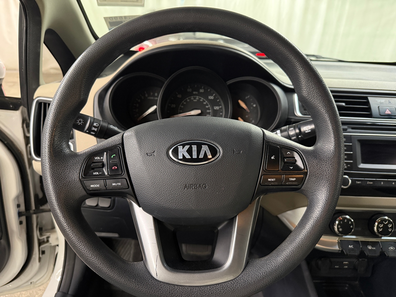 Thumbnail: 2017 Kia Rio - 5