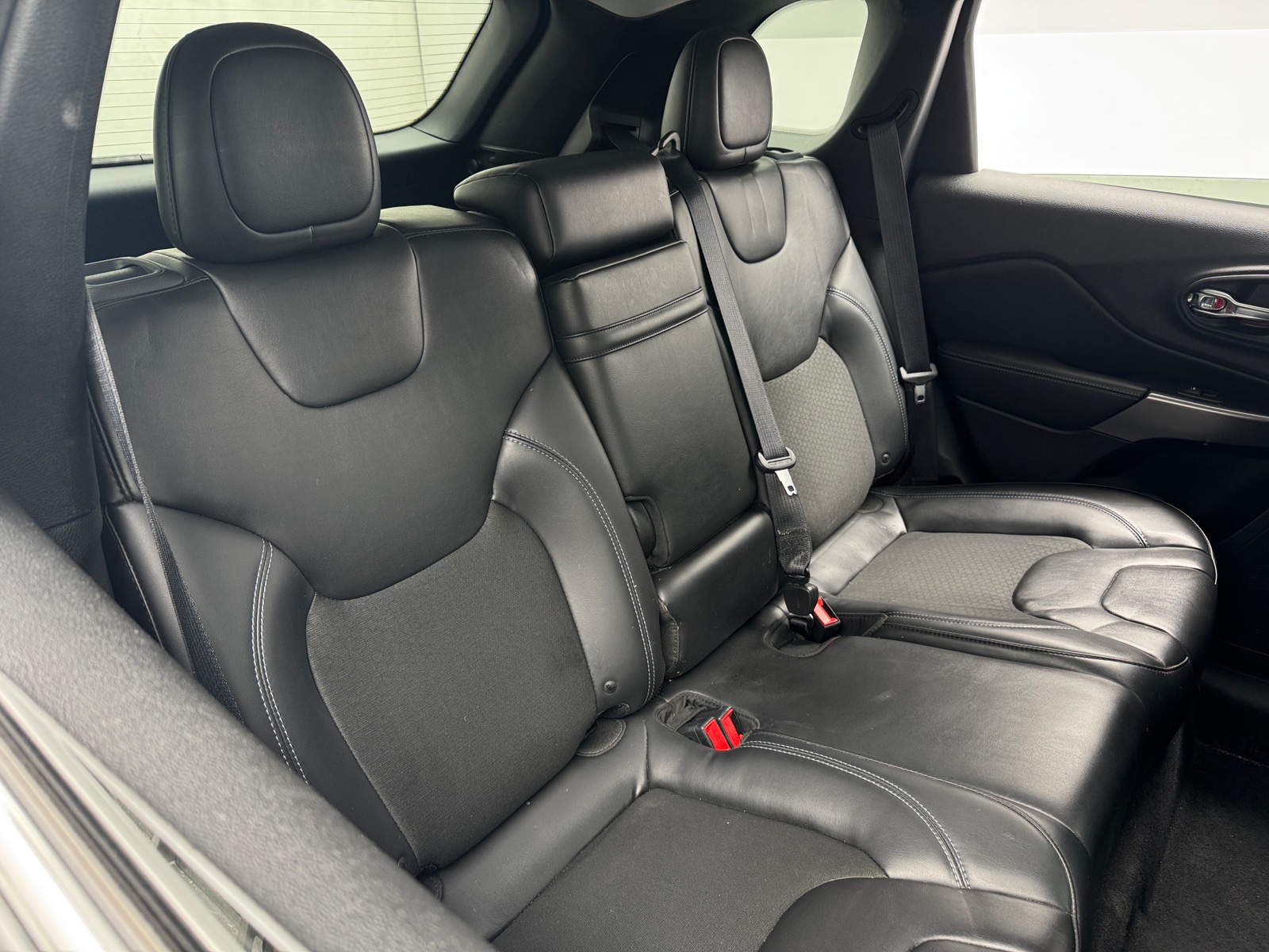 Thumbnail: 2019 Jeep Cherokee - 6
