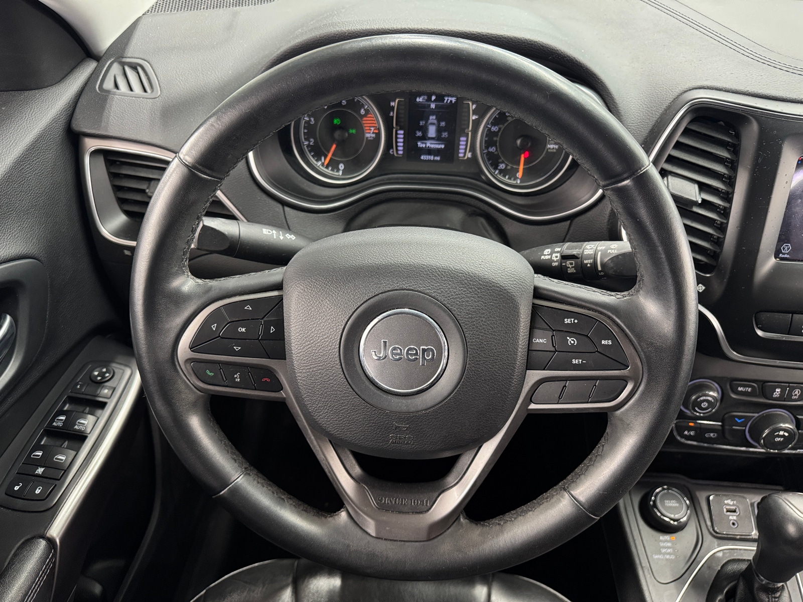 Thumbnail: 2019 Jeep Cherokee - 5