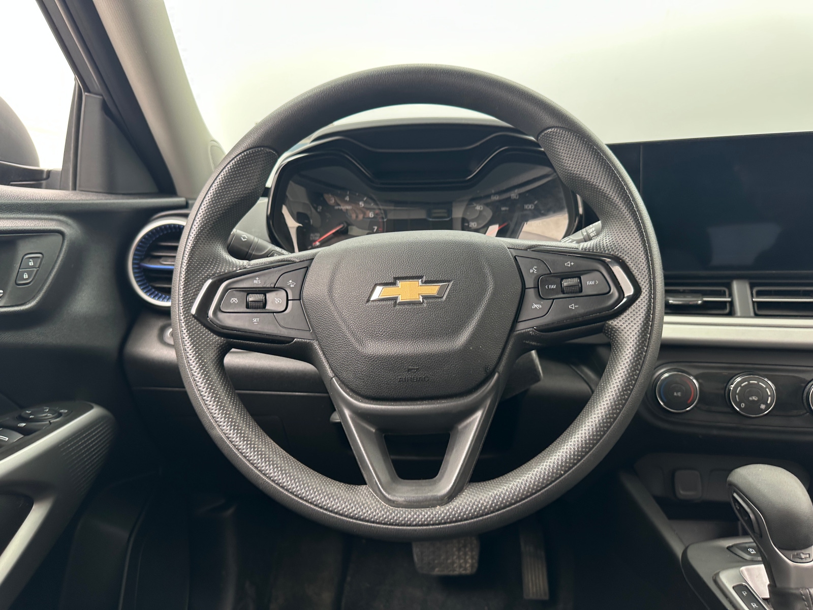 Thumbnail: 2024 Chevrolet Trax - 5
