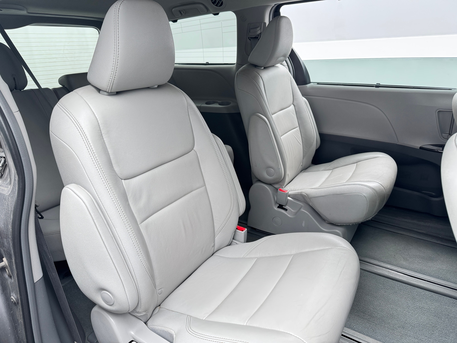 Thumbnail: 2019 Toyota Sienna - 5