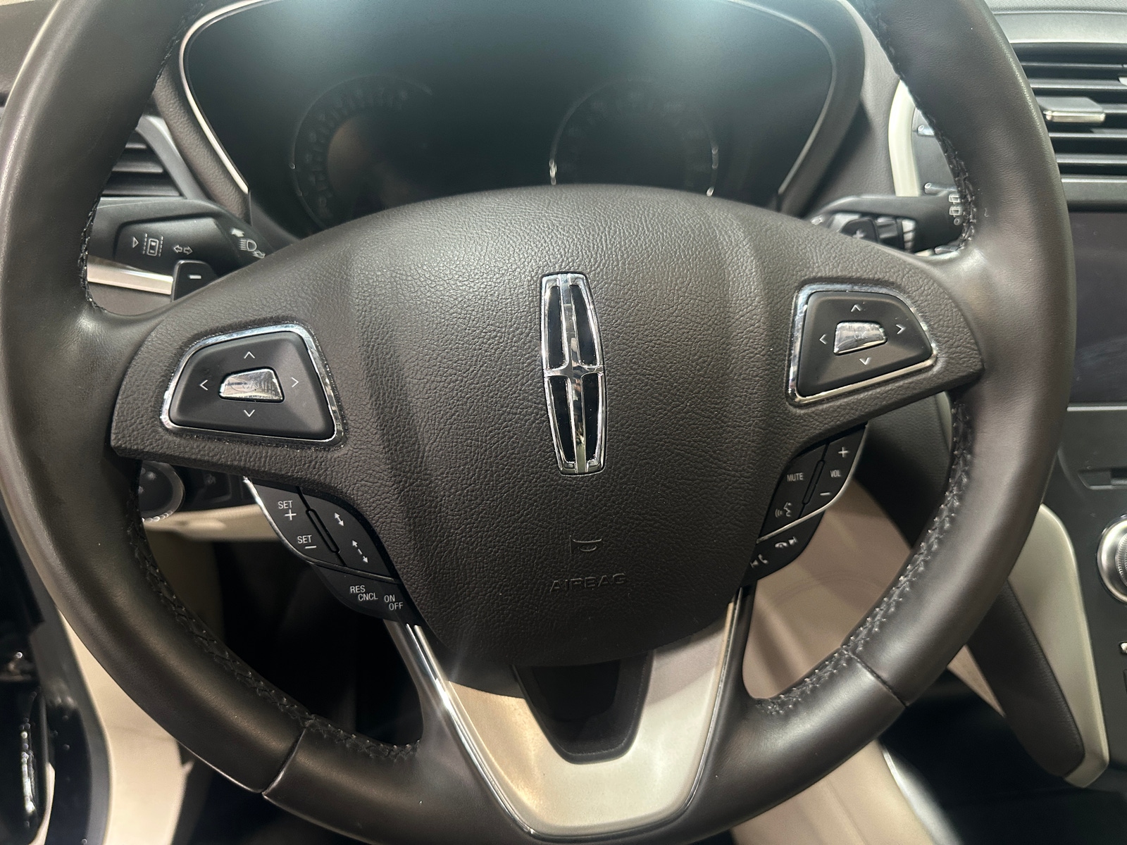 Thumbnail: 2019 Lincoln MKC - 4