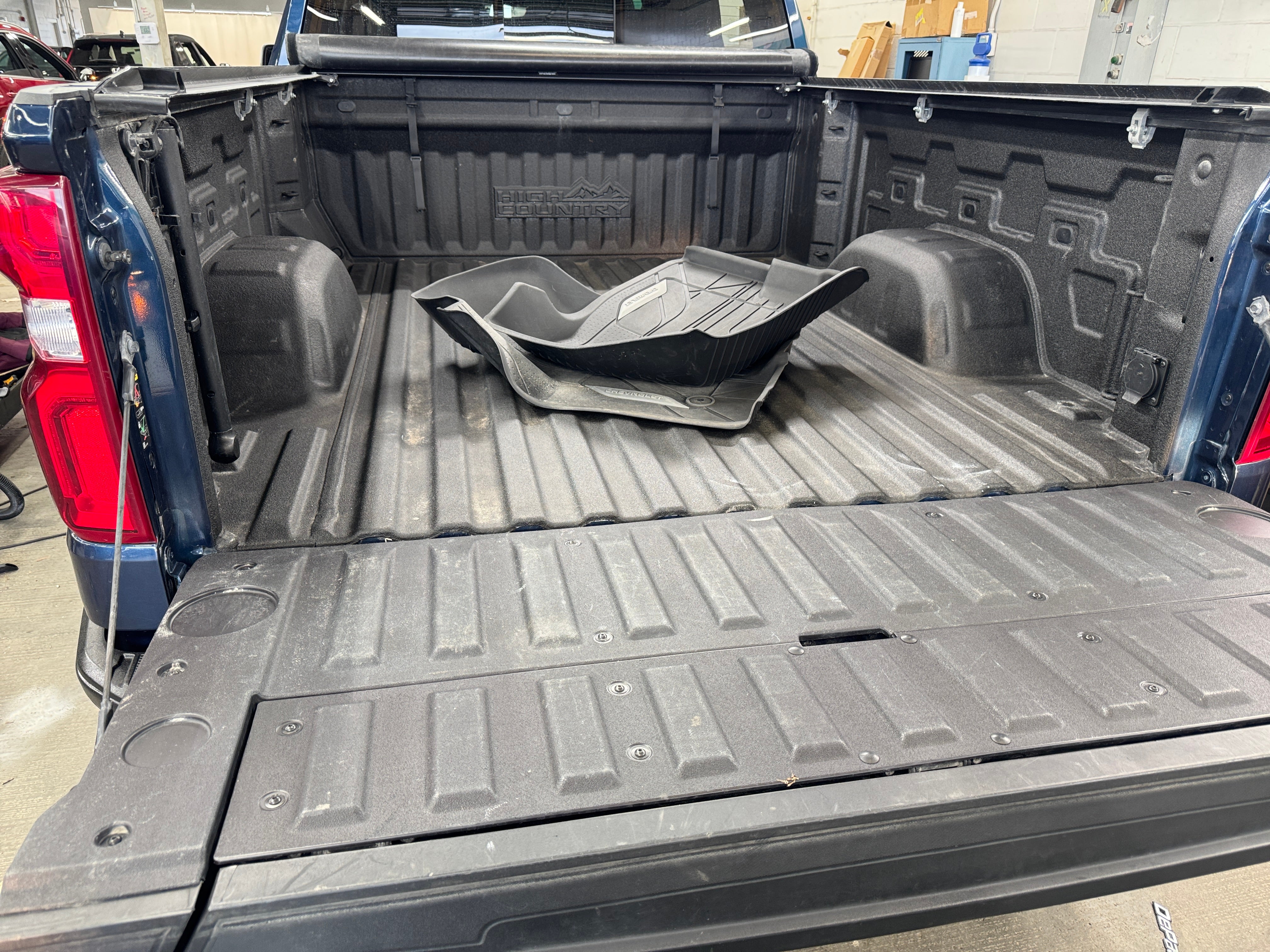 Used 2023 Chevrolet Silverado 1500 High Country with VIN 3GCUDJEL9PG193155 for sale in Little Rock