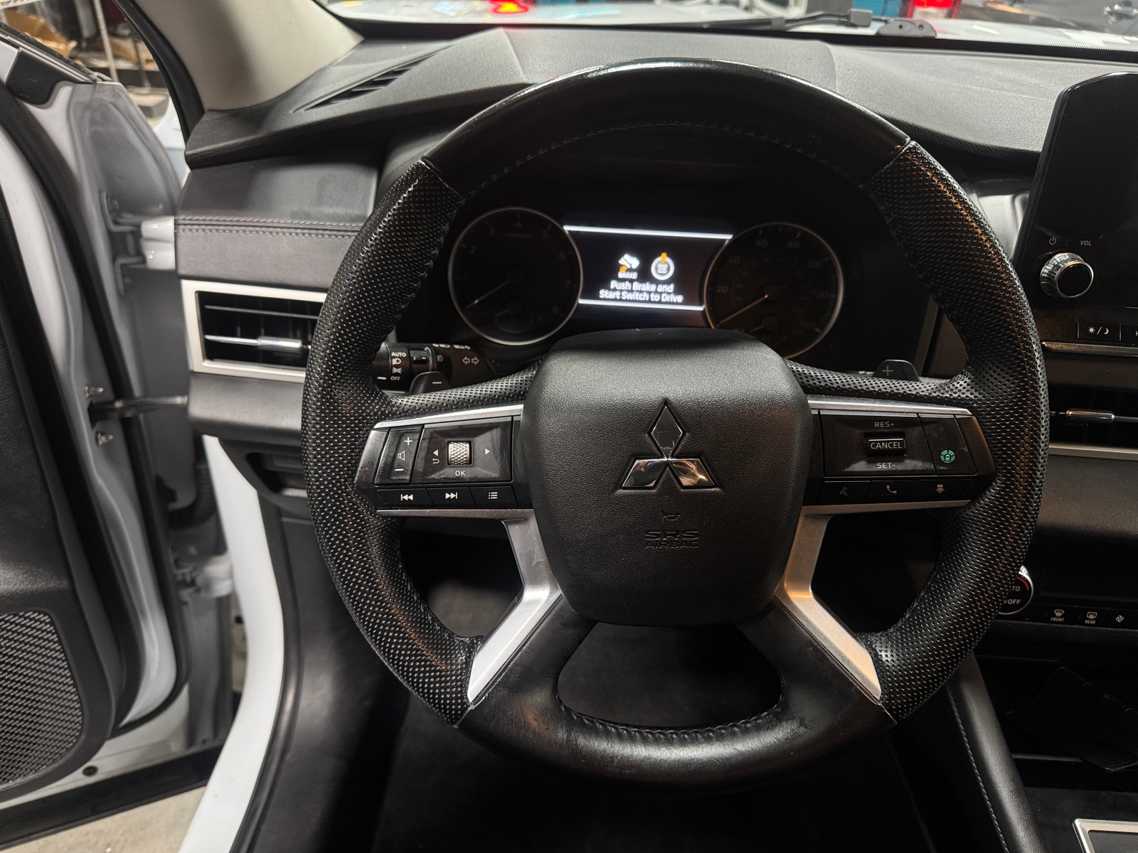 Thumbnail: 2023 Mitsubishi Outlander - 4