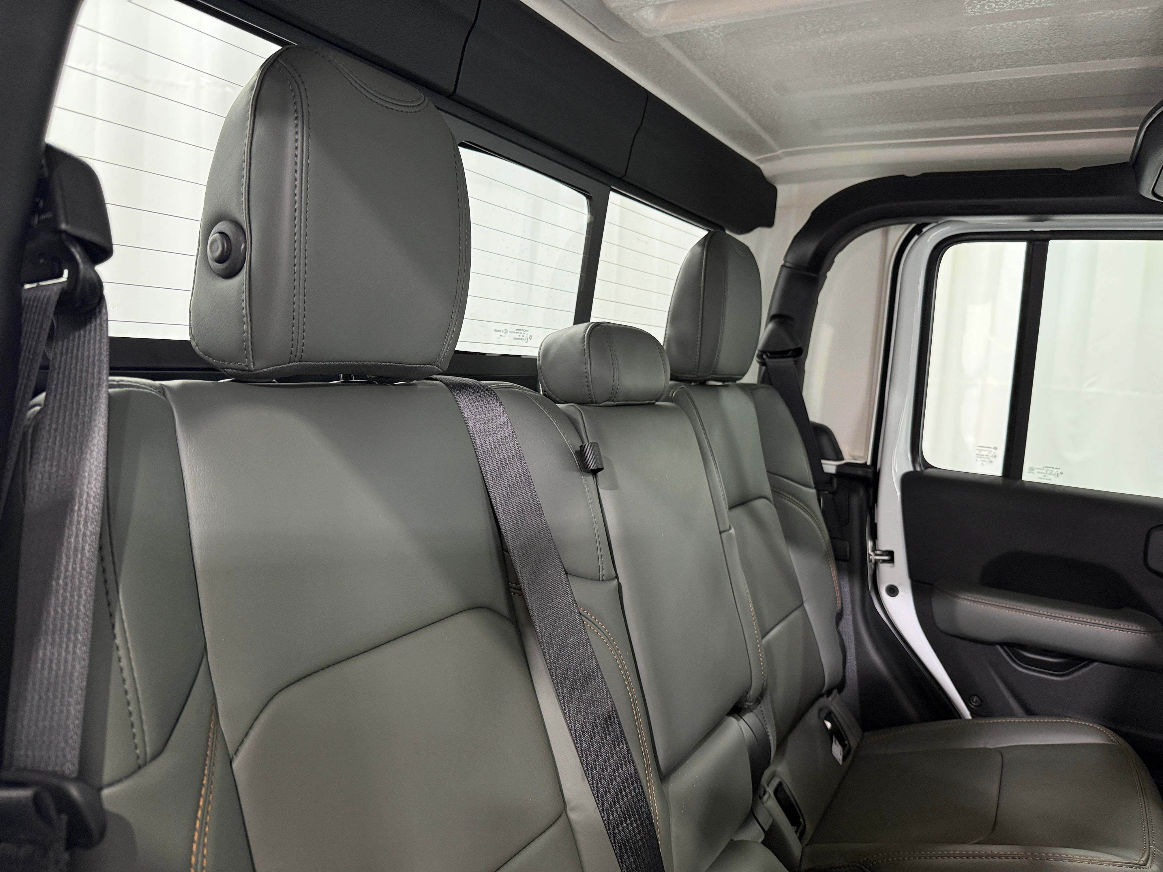 2026 Jeep Gladiator Mojave Auto's photo